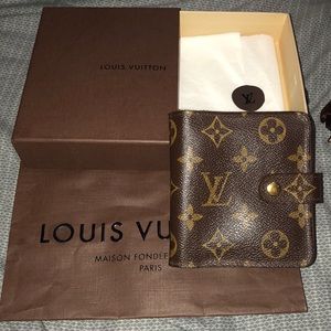 Louis Vuitton Compact Zippe Wallet